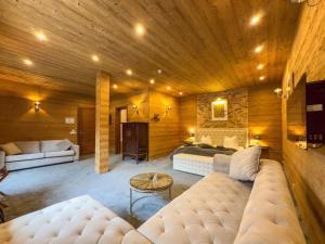 Posezení v ubytování Wolfstein - Le Boutique Hotel + 18 fotografií