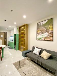 a living room with a couch and a table at 2 phòng ngủ master cách Vincom Mega Mall 50m khu GH2 in Long Bình