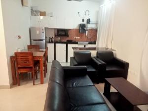 Køkken eller tekøkken på Vara CF2 Service Apartment near Varca Beach Goa