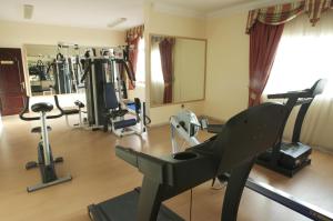Γυμναστήριο ή/και όργανα γυμναστικής στο Safeer Hotel Suites