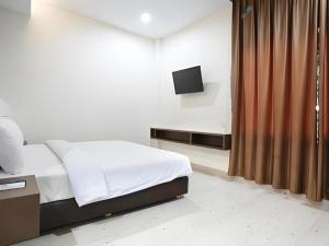Телевизор и/или развлекательный центр в Redlink Hotel
