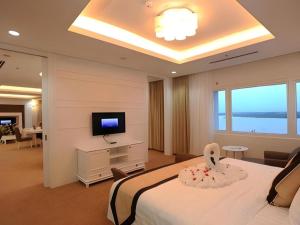 TV a/nebo společenská místnost v ubytování Mekong My Tho Hotel