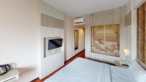 a bedroom with a large white bed and a window at The Golden Bay Hotel Batam in Nagoya +217 photos