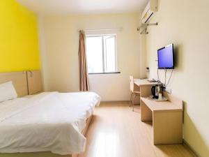 Ένα ή περισσότερα κρεβάτια σε δωμάτιο στο 7 Days Premium Suzhou Mudu Ancient Town