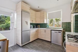 Η κουζίνα ή μικρή κουζίνα στο 2 Bedroom Flat with Garden