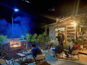 Restaurace v ubytování The Mae Homstayผาฮี้