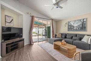 a living room with a couch and a table at Chic & Cozy Hideaway in Davenport