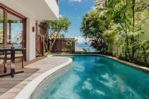 Bazén v ubytování Batu Karang Lembongan Resort & Spa nebo v jeho okolí