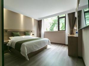 Ένα ή περισσότερα κρεβάτια σε δωμάτιο στο GreenTree Inn Nanjing Railway Station Bus Station Business Hotel