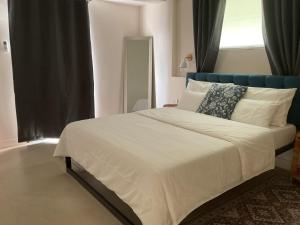 Ένα ή περισσότερα κρεβάτια σε δωμάτιο στο 3 BDR new Apartment in PORT BARTON