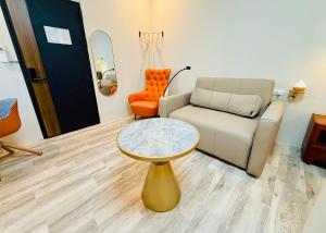 Prostor za sedenje u objektu 芊禹民宿 - 走路就到鐵花村-微光集-觀光夜市 -