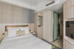 Letto o letti in una camera di Stanford Hillview Hotel Hong Kong