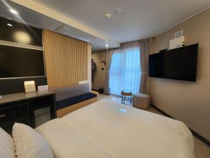 TV a/nebo společenská místnost v ubytování Hound Hotel Busan Station