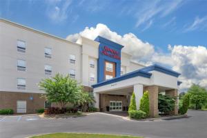 una representación de un hotel frente al edificio en Hampton Inn & Suites Phenix City- Columbus Area, en Phenix City
