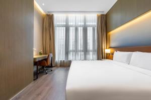 Postel nebo postele na pokoji v ubytování Steigenberger Hongqiao Shanghai