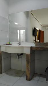 Фотография из галереи Athaya Hotel Kendari в Кендари