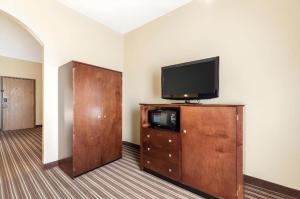 a room with a flat screen tv on top of a dresser at Quality Inn in Riverton