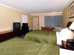 a hotel room with a bed and a television at Quality Inn Near City of Hope in Los Angeles