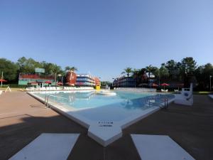 Disney's All-Star Sports Resort游泳池或附近泳池