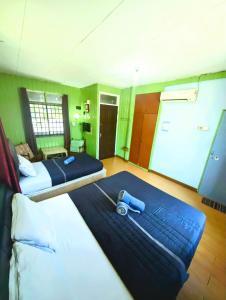 Marang Guesthouse Resort客房内的一张或多张床位