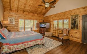 a bedroom with a bed and a ceiling fan at Pop A Bear in Pittman Center +51 photos