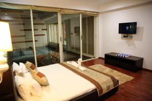 a bedroom with a large bed and a tv at Luxe Loft in Sangolda