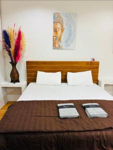 a bedroom with a bed with two towels on it at Chaweng Eco Parc in Ban Ko Khwan