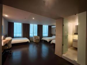 a hotel room with two beds and a desk at Jinjiang Inn Select Harbin Zhongyang Street Pedestrian Street Airport Bus Station in Harbin +206 photos