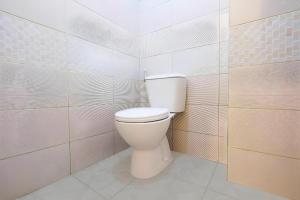 Koupelna v ubytování SUPER OYO Collection O 2383 Andongkoe 64 Salatiga + 52 fotografií