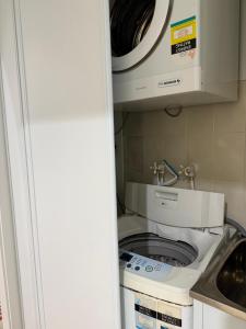 Gambar di galeri bagi Two bedroom oasis minute from beach di Norah
