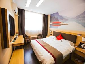 Postel nebo postele na pokoji v ubytování Thank Inn Hotel Guangdong Zhuhai Jiwan Hongqi Central Sqaure + 69 fotografií