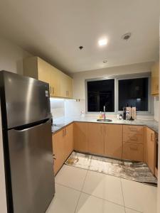 Кухня или мини-кухня в Luxury 2BR Condo Retreat Near Airports MOA Okada

