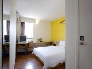 Postel nebo postele na pokoji v ubytování 7 Days Inn Changchun Zhengyang Street Changchun Park Branch