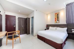 Postel nebo postele na pokoji v ubytování Life Hotel Soekarno Hatta Makassar + 66 fotografií