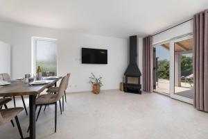 Una televisión o centro de entretenimiento en Villa Stjepan Zep