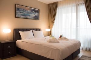 Postel nebo postele na pokoji v ubytování Capitоl Suites & Apartments