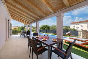 Un balcón o terraza en Villa Stjepan Zep