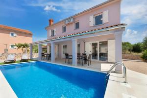 La alberca dentro o cerca de Villa Stjepan Zep