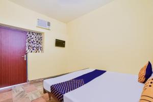 Postel nebo postele na pokoji v ubytování SPOT ON Luv-kush Inn + 18 fotografií