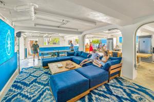 Posezení v ubytování Private Beach Ocean Front Oasis Pickleball court Heated Pool Designated Paradise Key