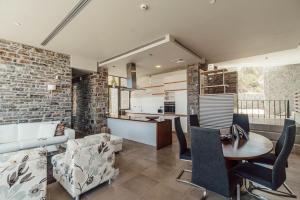 Posezení v ubytování Villa Kera Panorama by PosarelliVillas