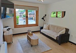 Χώρος καθιστικού στο Dundee Beach Villa with Free Parking