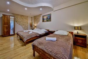 a room with two beds in a room with at Domek i Pokoje z widokiem na Tatry - U Magdy Zakopane in Zakopane