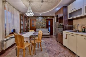 a kitchen and dining room with a table and chairs at Domek i Pokoje z widokiem na Tatry - U Magdy Zakopane in Zakopane +70 photos