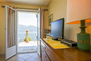a room with a desk with a computer on top of it at Casa Balon in Oggebio +33 photos