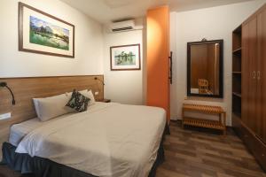 Giường trong phòng chung tại An Huy Apartment