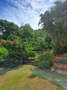 Taman di luar F1 Bas de Villa- Morne Boucanier