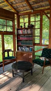a room with a book shelf filled with books at Mesteceni Glamping in Nistoreşti +44 photos