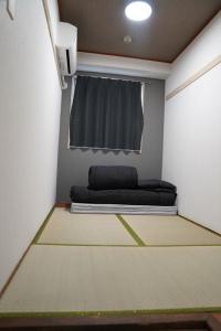 Posezení v ubytování 心斎橋難波関空直通Hayatama One Stop Shinsaibashi Ambers Hostel