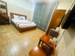 Postel nebo postele na pokoji v ubytování Dũng India Hotel